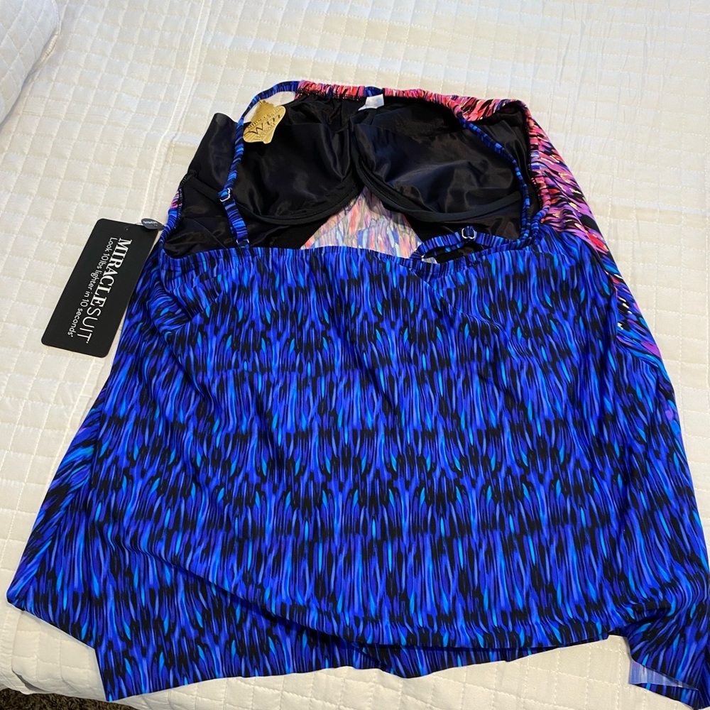 Miraclesuit woman’s swim top. Size 20W. D23 - Picture 2 of 3